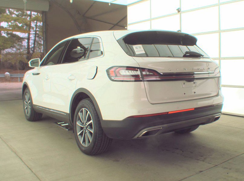 Used 2021 Lincoln Nautilus AWD image 4