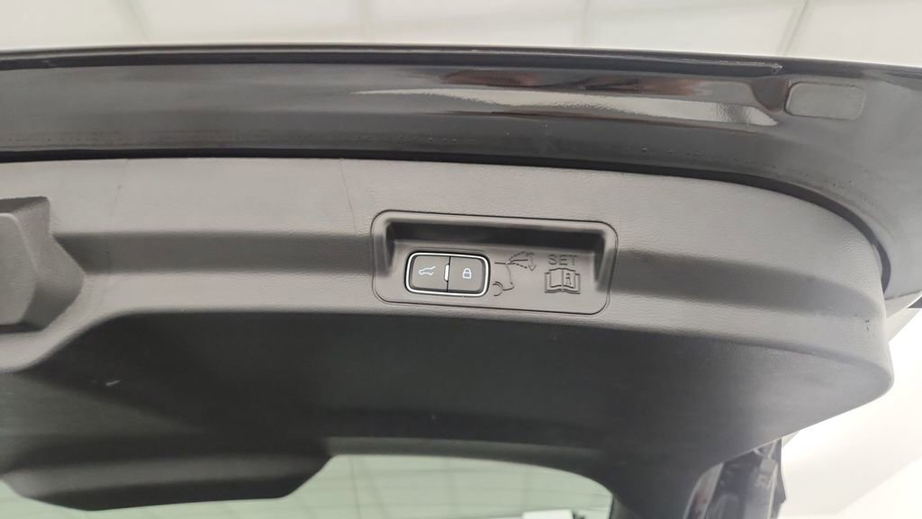 Used 2022 Ford Explorer Limited w/ Equipment Group 301A image 25