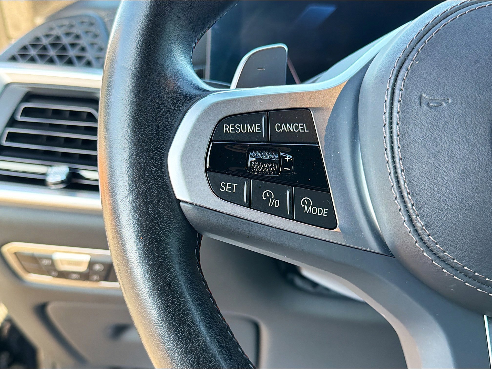 Used 2023 BMW X7 M60i w/ Climate Comfort Package image 38