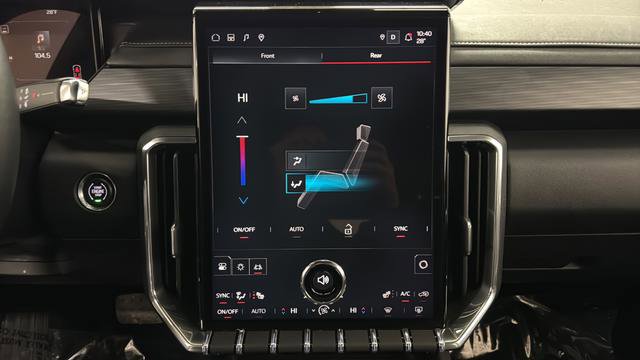 Used 2025 GMC Acadia Elevation w/ Elevation Premium Package image 18