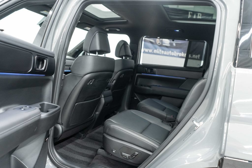 Used 2024 Hyundai Santa Fe Calligraphy AWD/4WD image 36