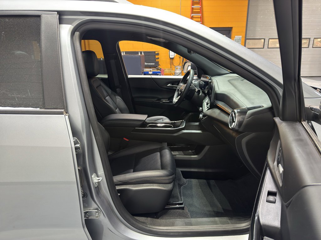 Used 2025 Chevrolet Equinox LT w/ Convenience Package II image 18