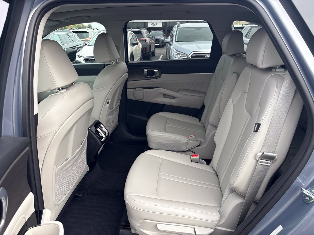 Used 2024 Kia Sorento SX AWD/4WD image 12