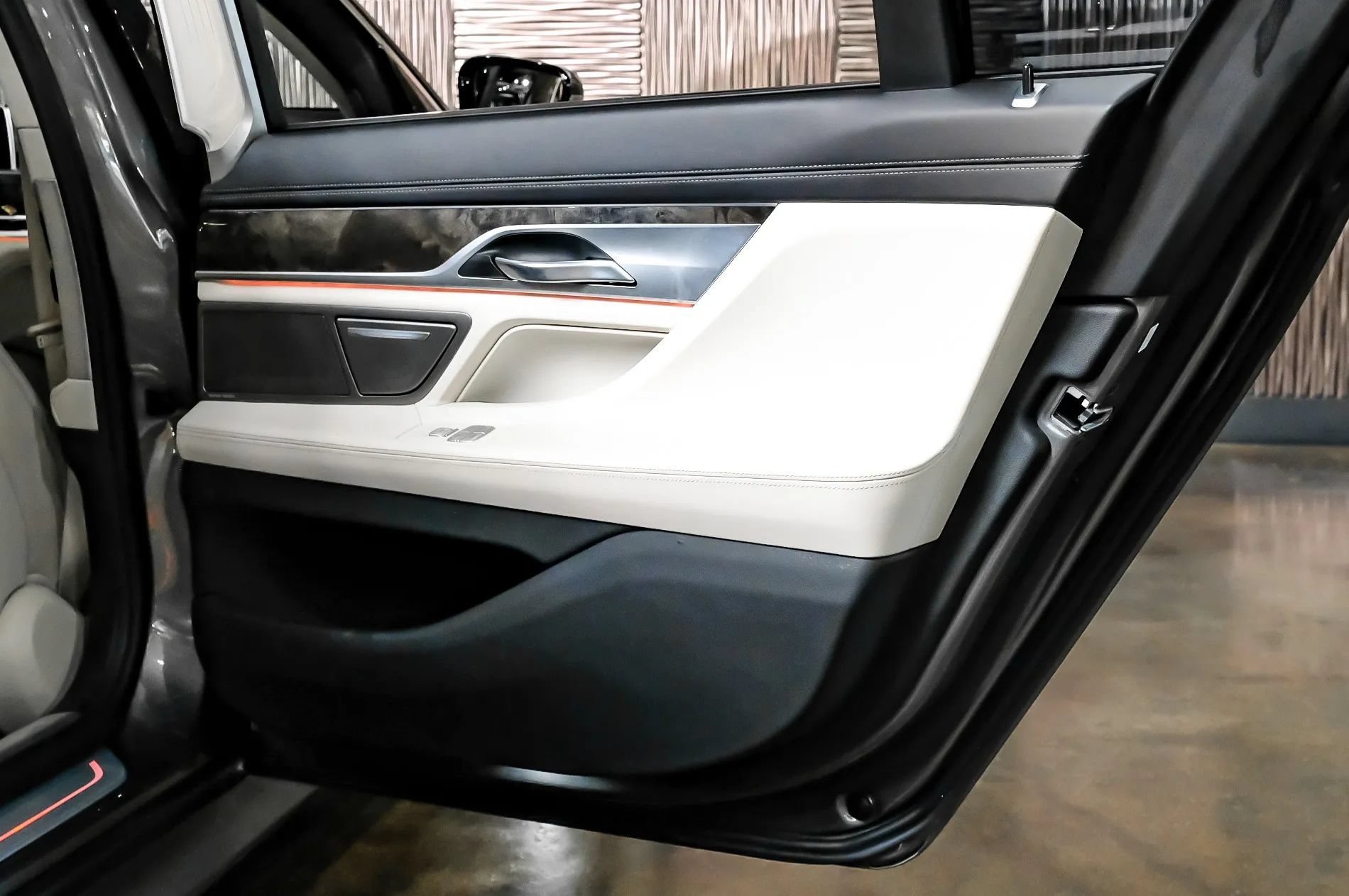 Used 2018 BMW 750i xDrive AWD/4WD image 51