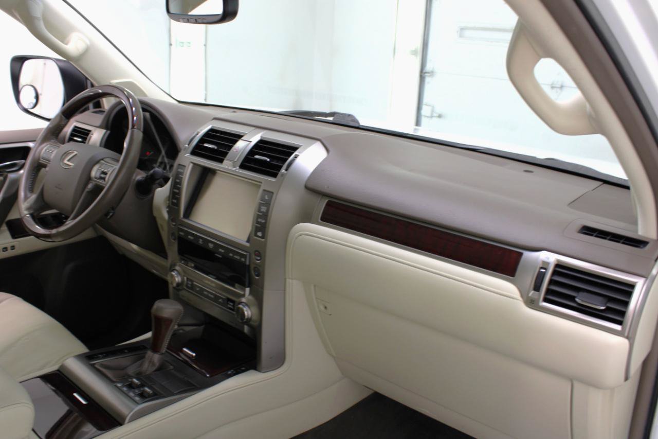 Used 2016 Lexus GX 460 w/ Premium Package AWD/4WD image 49