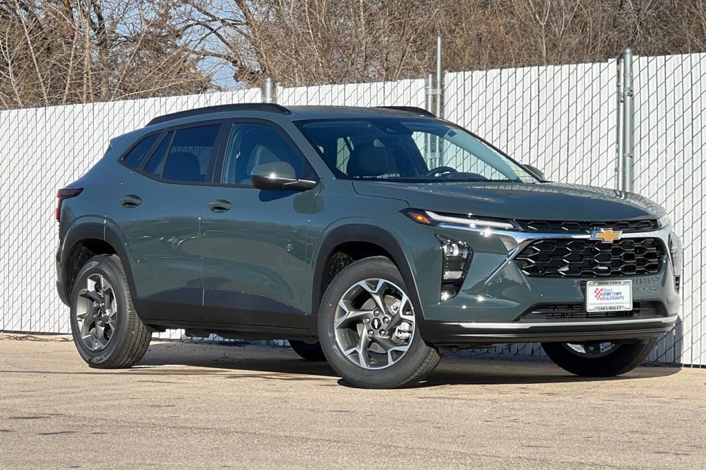 New 2026 Chevrolet Trax LT w/ Driver Confidence Package FWD image 2