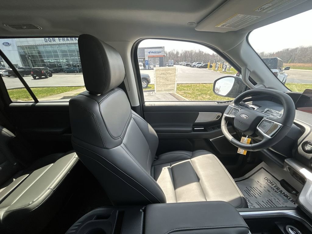 New 2026 Ford Expedition Active image 10