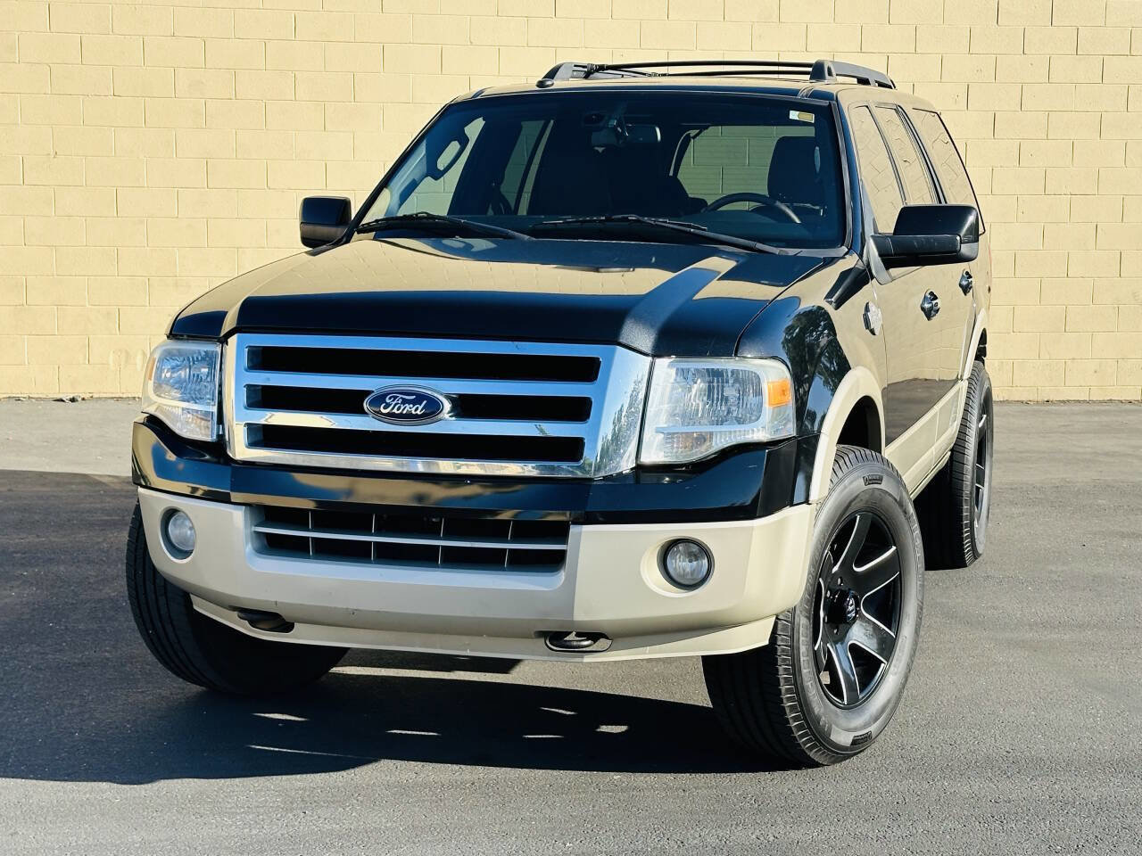 Used 2010 Ford Expedition King Ranch image 3