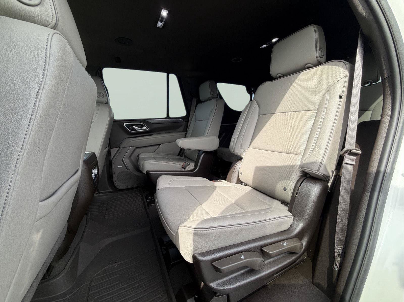 Used 2024 GMC Yukon SLT w/ SLT Luxury Package AWD/4WD image 33
