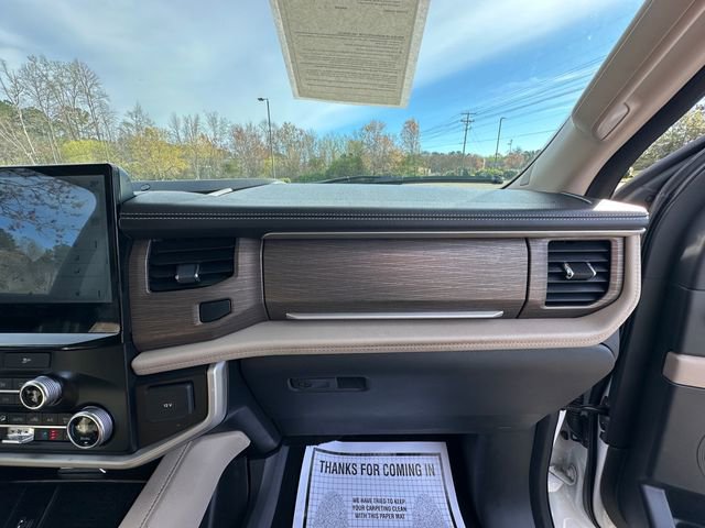 Used 2024 Ford Expedition Limited image 16