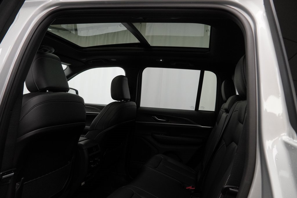 New 2025 Jeep Grand Cherokee Limited image 18