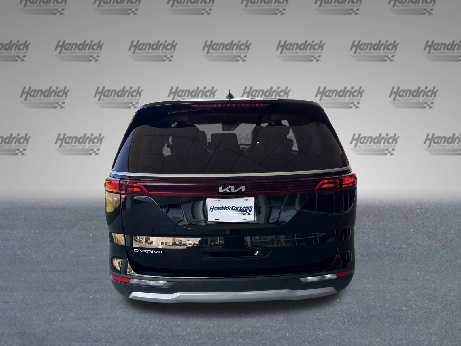 Used 2023 Kia Carnival LX image 8