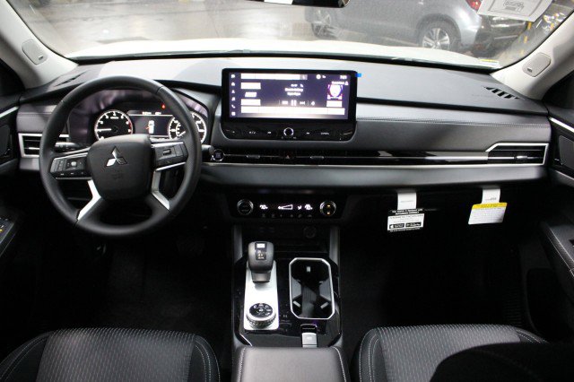 New 2025 Mitsubishi Outlander ES image 22