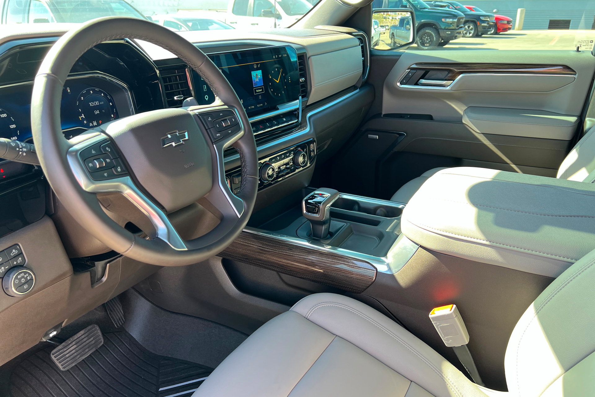 Used 2025 Chevrolet Silverado 1500 LT Trail Boss w/ Convenience Package II AWD/4WD image 17