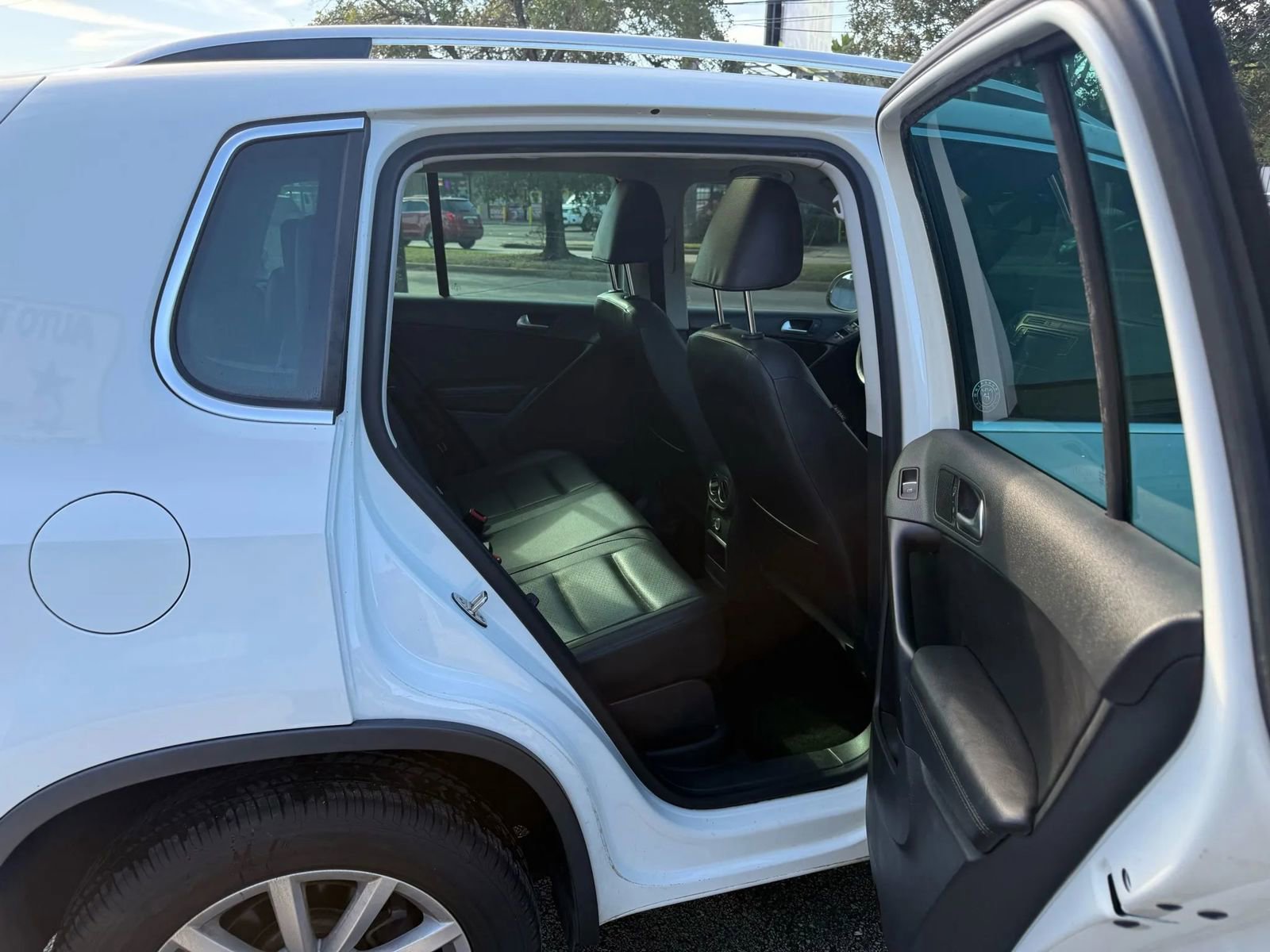 Used 2017 Volkswagen Tiguan Wolfsburg Edition image 25