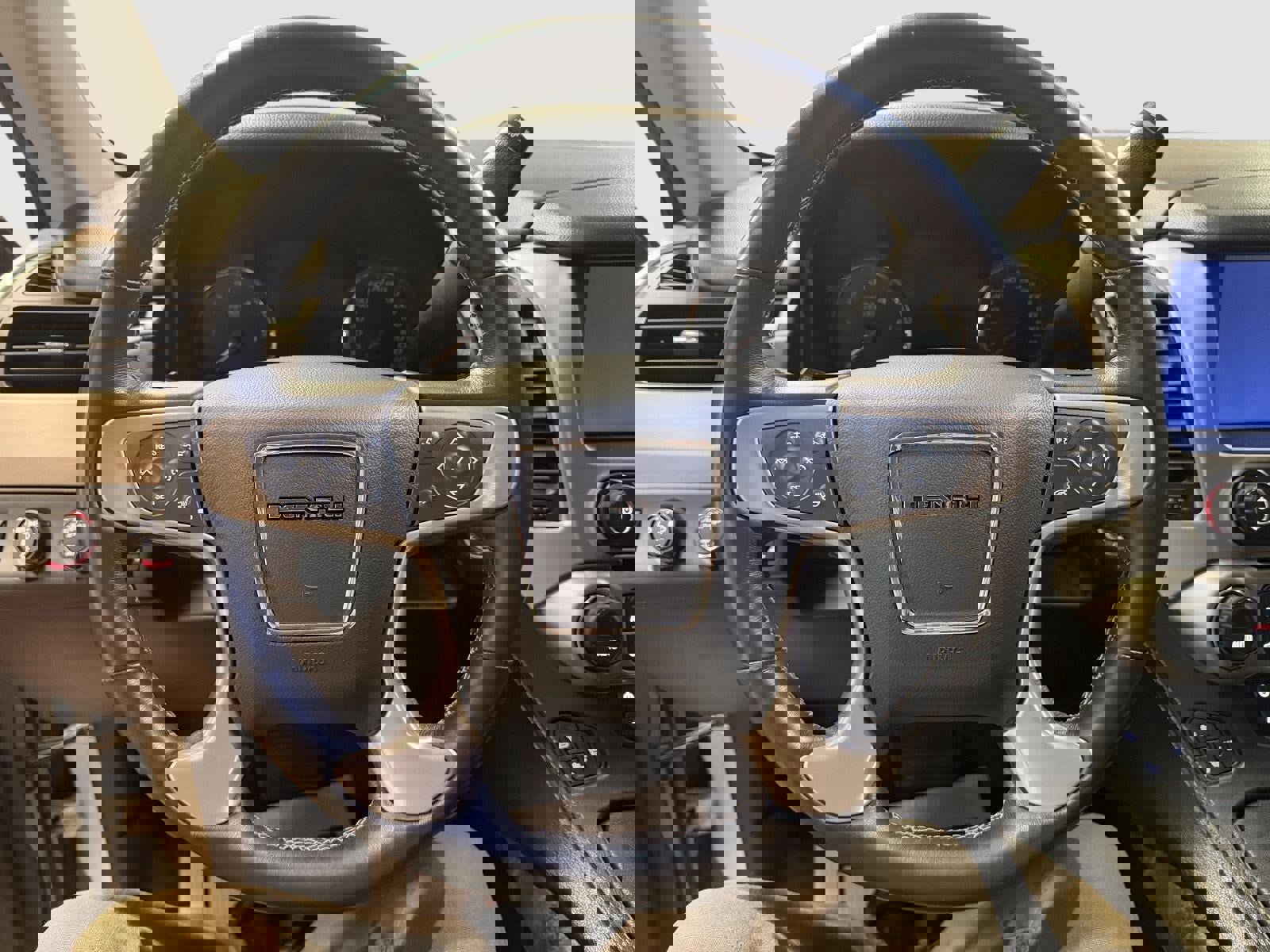 Used 2016 GMC Yukon XL Denali image 13