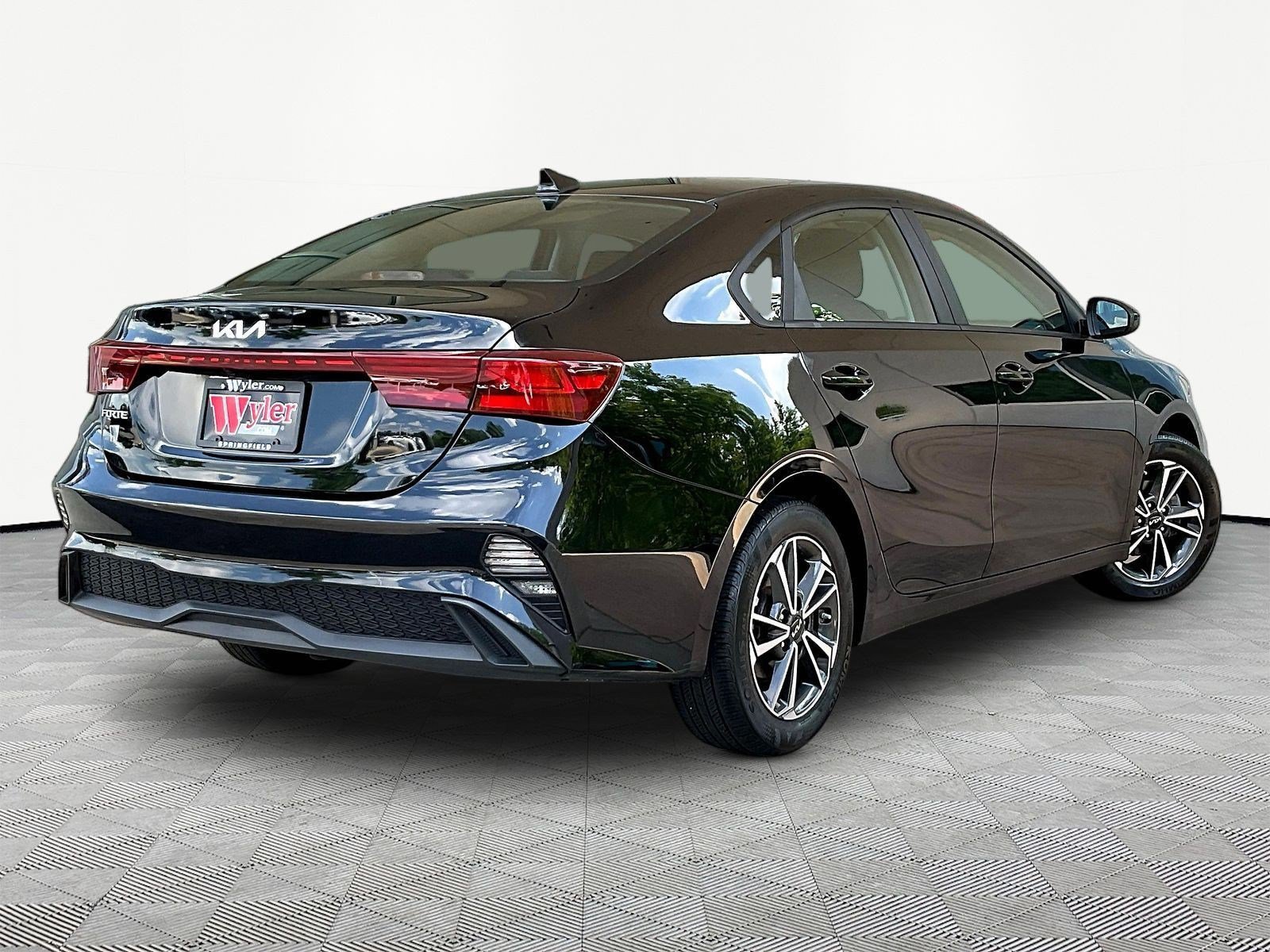Used 2022 Kia Forte LXS FWD image 6