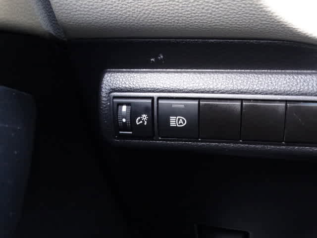 Used 2025 Toyota Corolla LE image 39