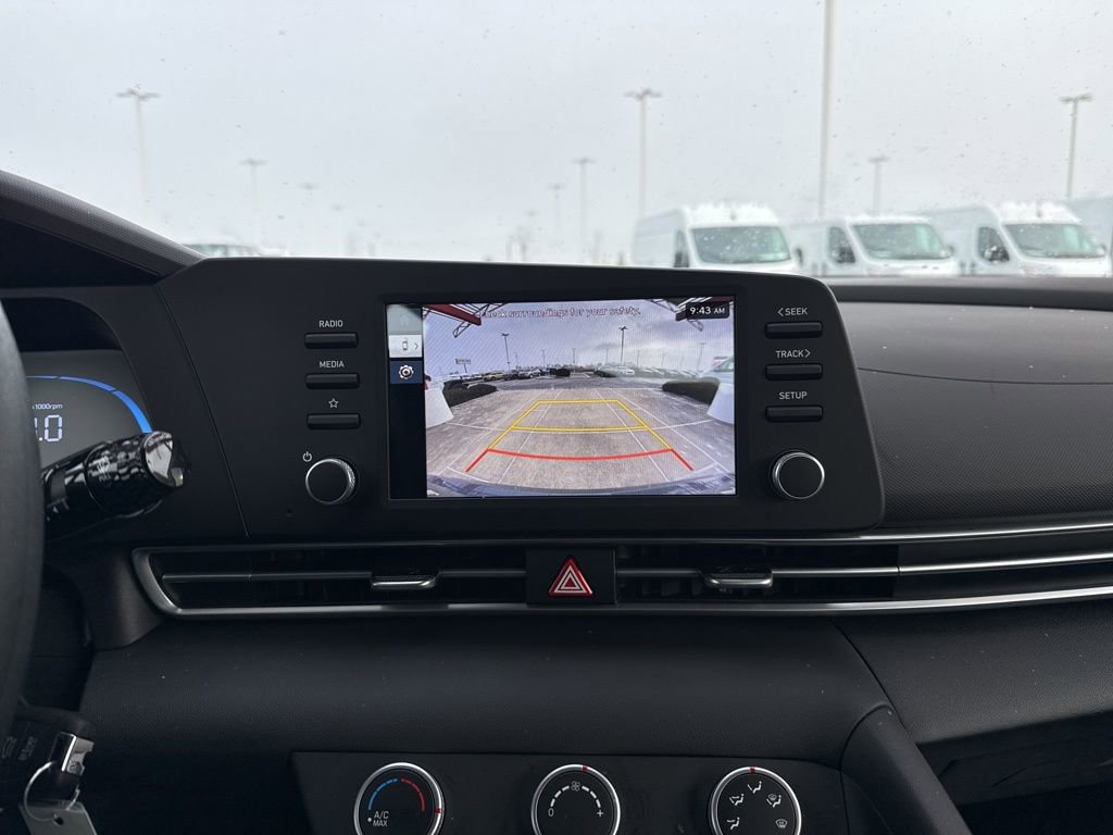 Used 2025 Hyundai Elantra SE w/ Cargo Package image 14