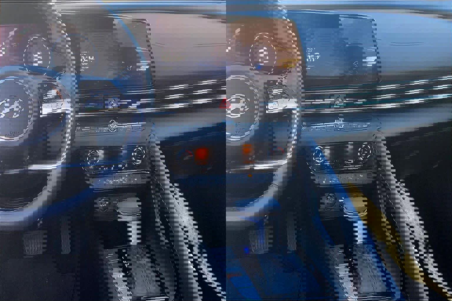 Used 2025 Hyundai Elantra Limited image 7