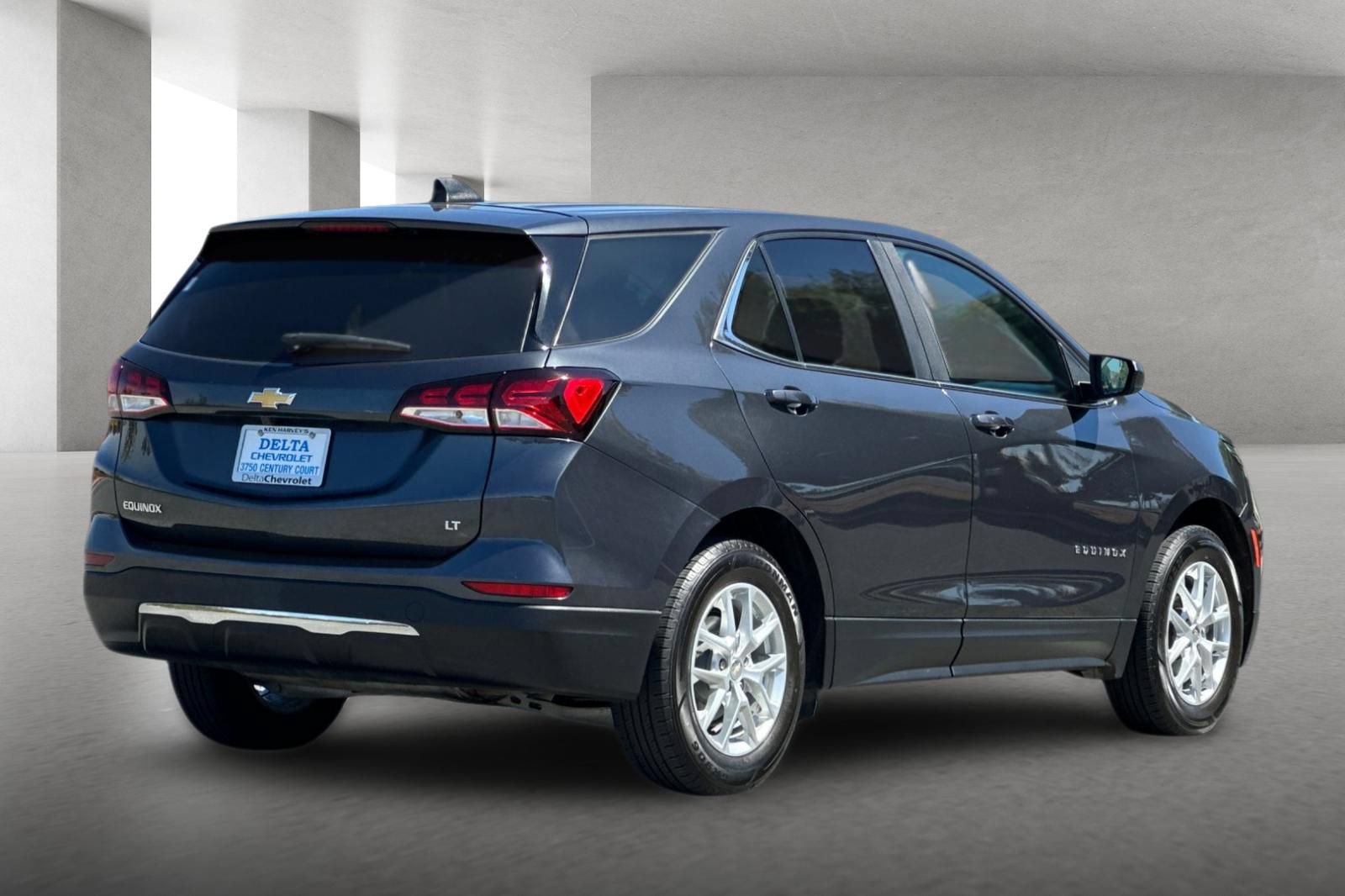 Used 2023 Chevrolet Equinox LT FWD image 4