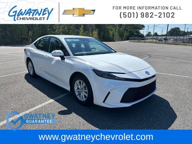 Used 2025 Toyota Camry LE FWD image 3
