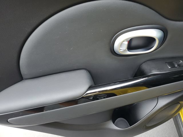 Used 2015 Kia Soul ! FWD image 15