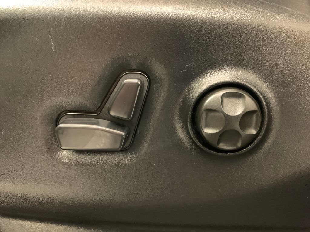 Used 2025 Chrysler Pacifica Select FWD image 18