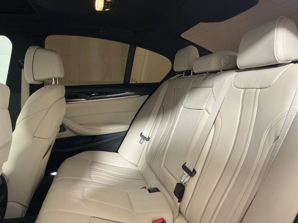 Used 2021 BMW M550i xDrive w/ Dynamic Handling Package image 27