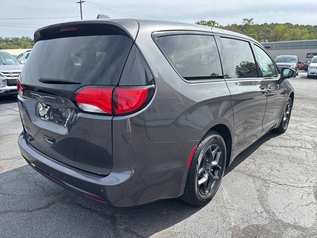Used 2018 Chrysler Pacifica Touring Plus w/ S Appearance Package image 7