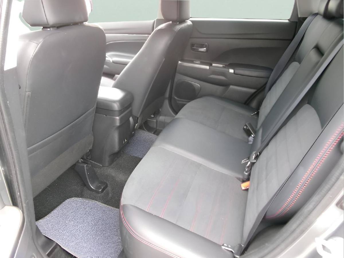 Used 2025 Mitsubishi Outlander Sport ES AWD/4WD image 9