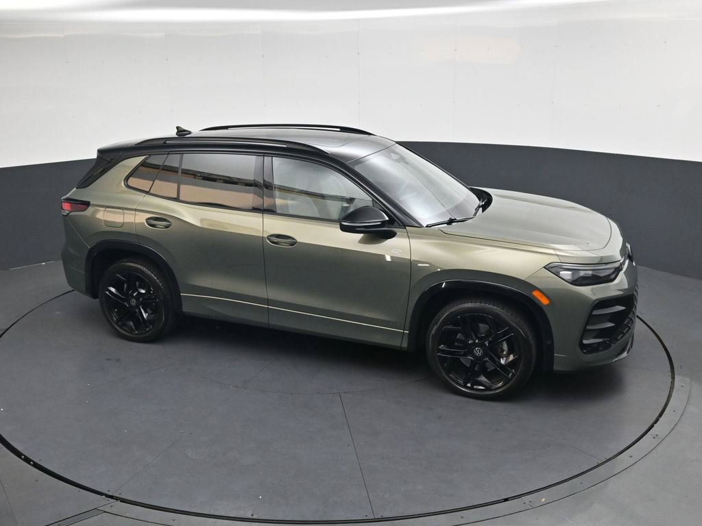 Used 2025 Volkswagen Tiguan SE R-Line AWD/4WD image 25