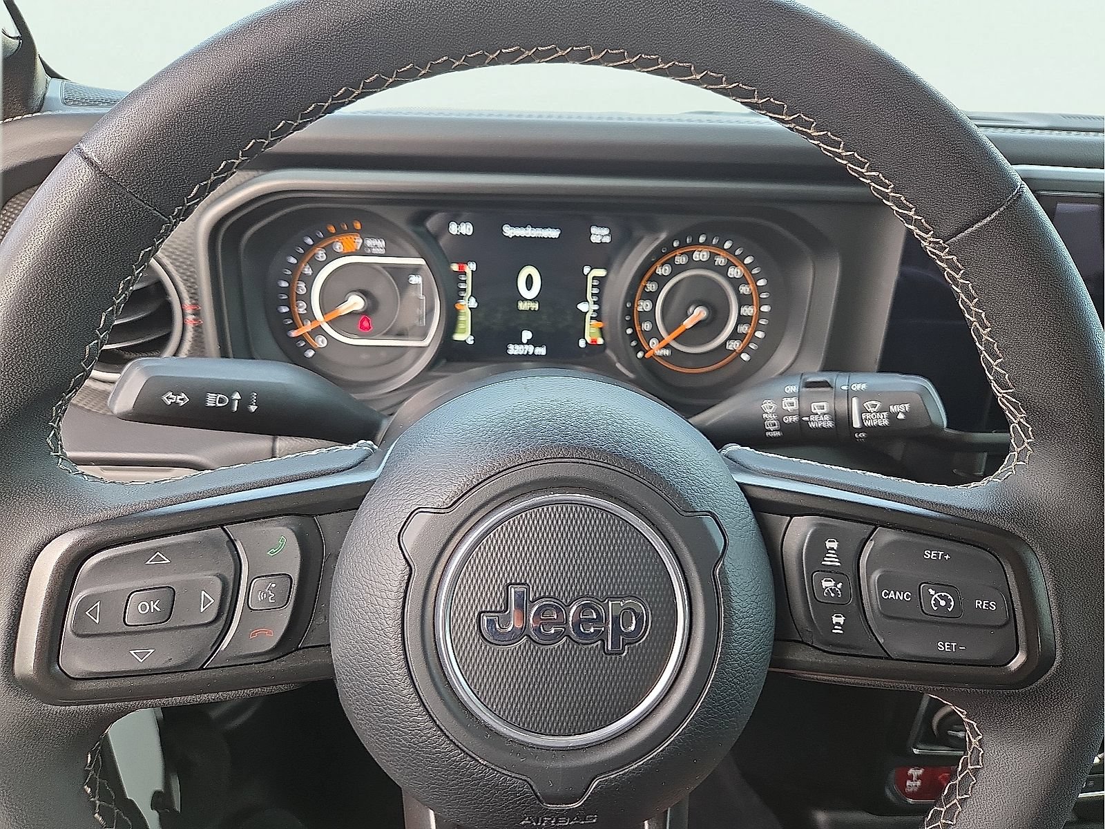 Used 2025 Jeep Wrangler Unlimited Rubicon AWD/4WD image 24