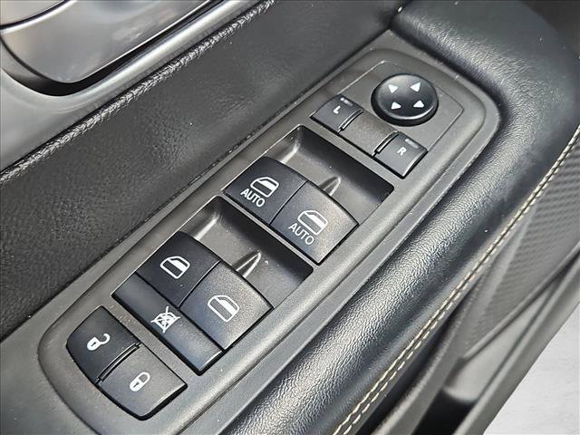 Used 2021 Chrysler Pacifica Touring FWD image 11