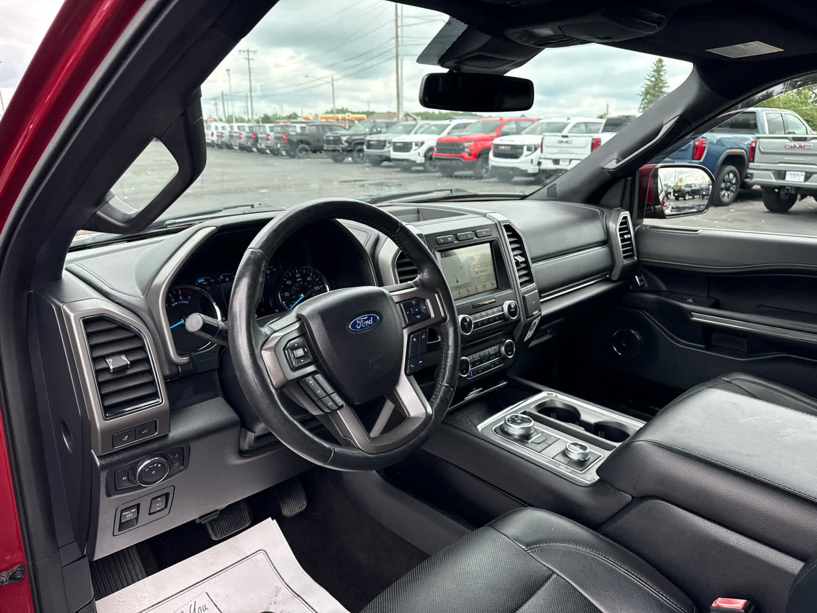 Used 2018 Ford Expedition XLT w/ Equipment Group 202A AWD/4WD image 12