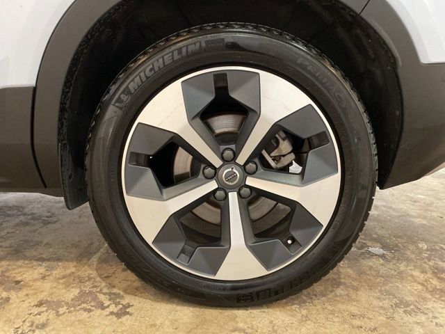 Used 2025 Volvo XC40 B5 Plus AWD/4WD image 32