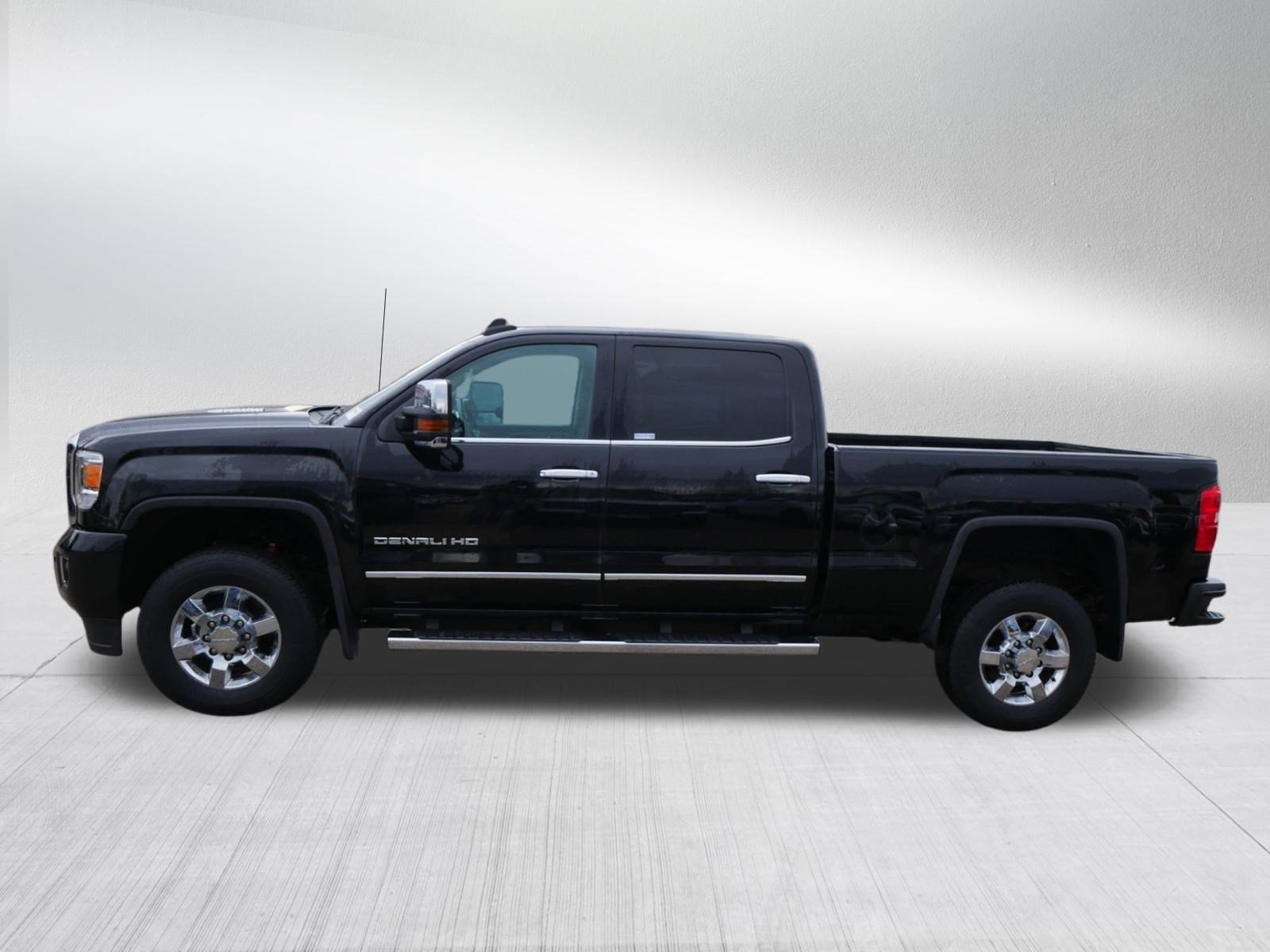 Used 2015 GMC Sierra 3500 Denali w/ Duramax Plus Package image 4