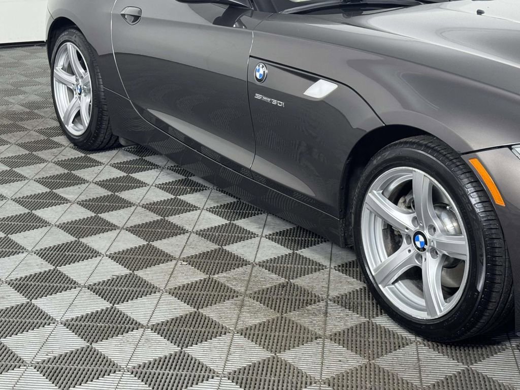 Used 2009 BMW Z4 sDrive30i RWD image 12