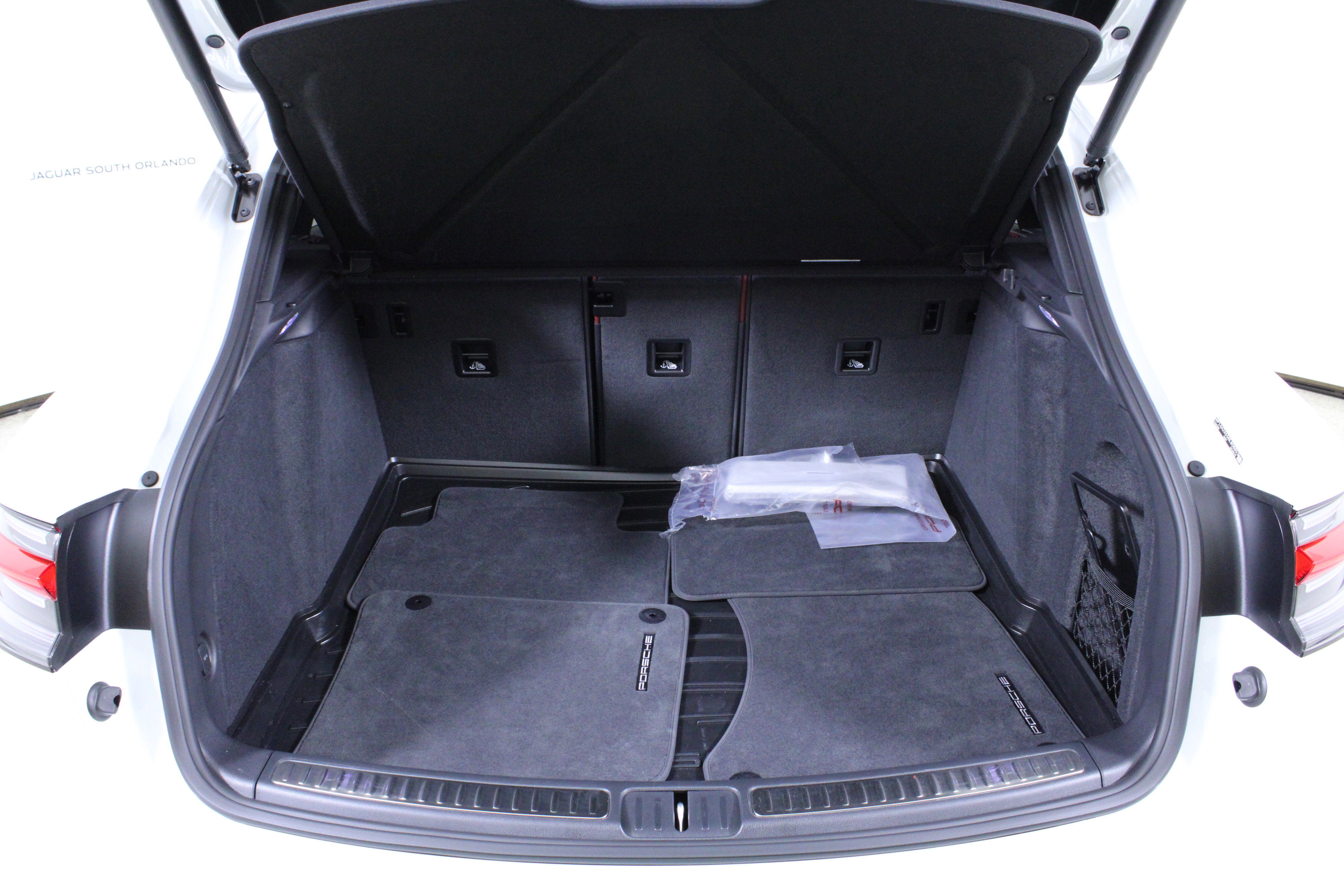 Used 2022 Porsche Macan AWD/4WD image 10