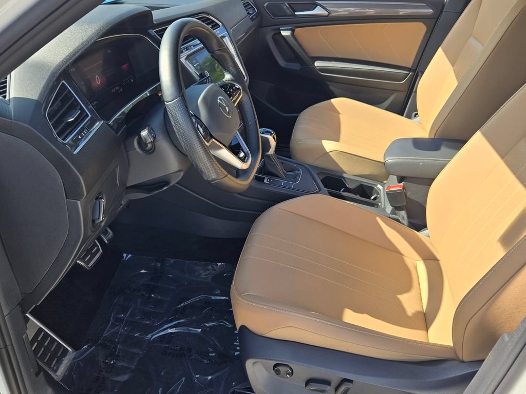 Certified 2024 Volkswagen Tiguan SE R-Line FWD image 10