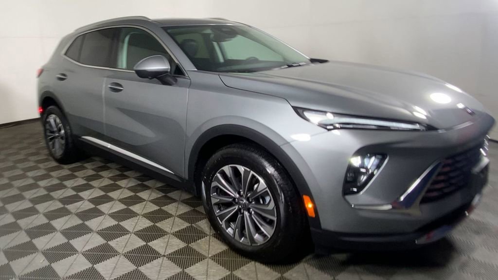 Certified 2025 Buick Envision Preferred image 4