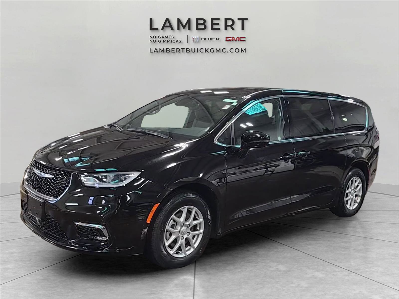 Used 2025 Chrysler Pacifica Select