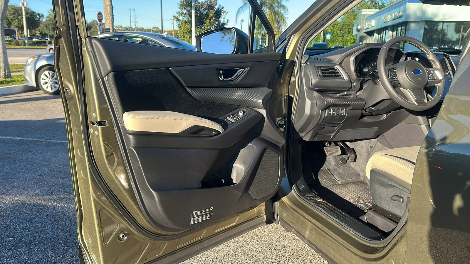 Certified 2025 Subaru Ascent Premium w/ Premium Package image 7