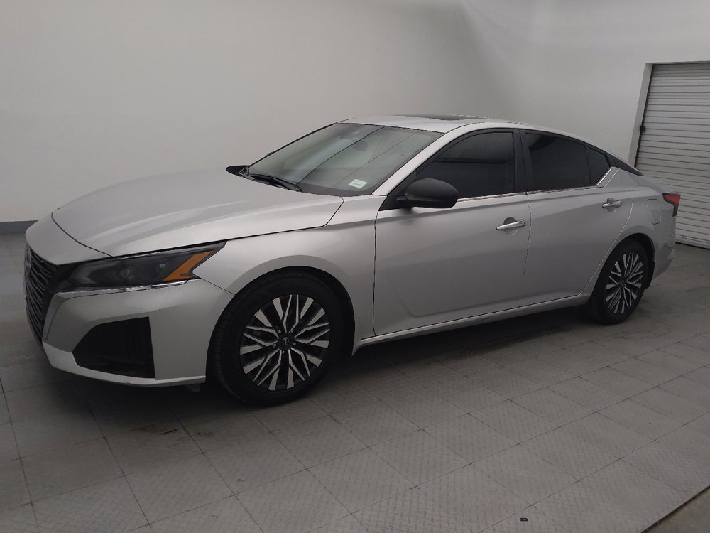 Used 2024 Nissan Altima 2.5 SV w/ SV Premium Package image 2