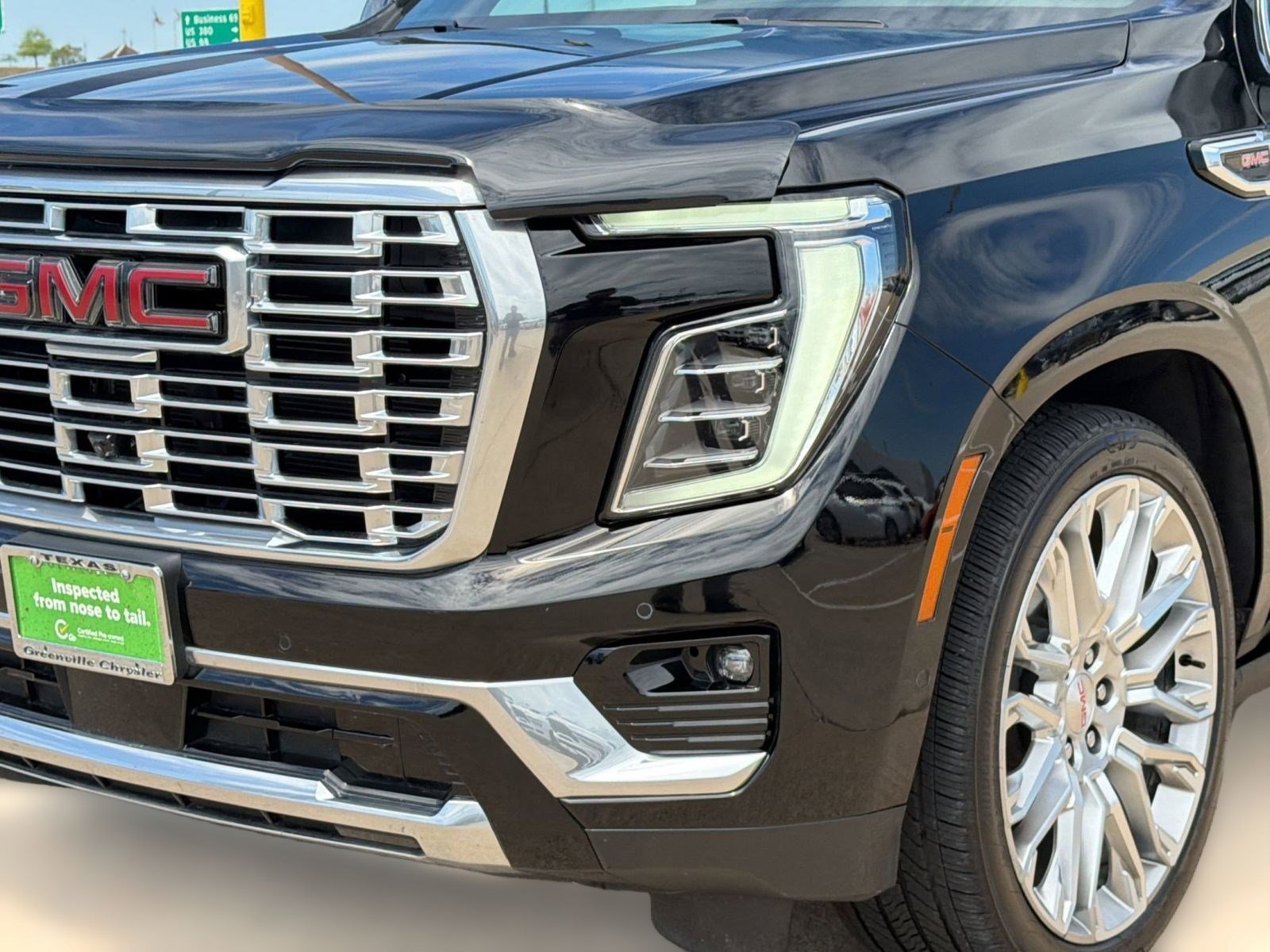 Used 2025 GMC Yukon Denali w/ Denali Reserve Package image 11