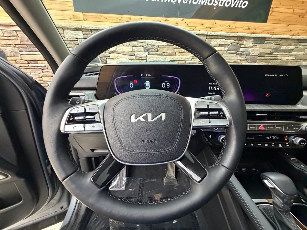 Used 2025 Kia Telluride EX image 16