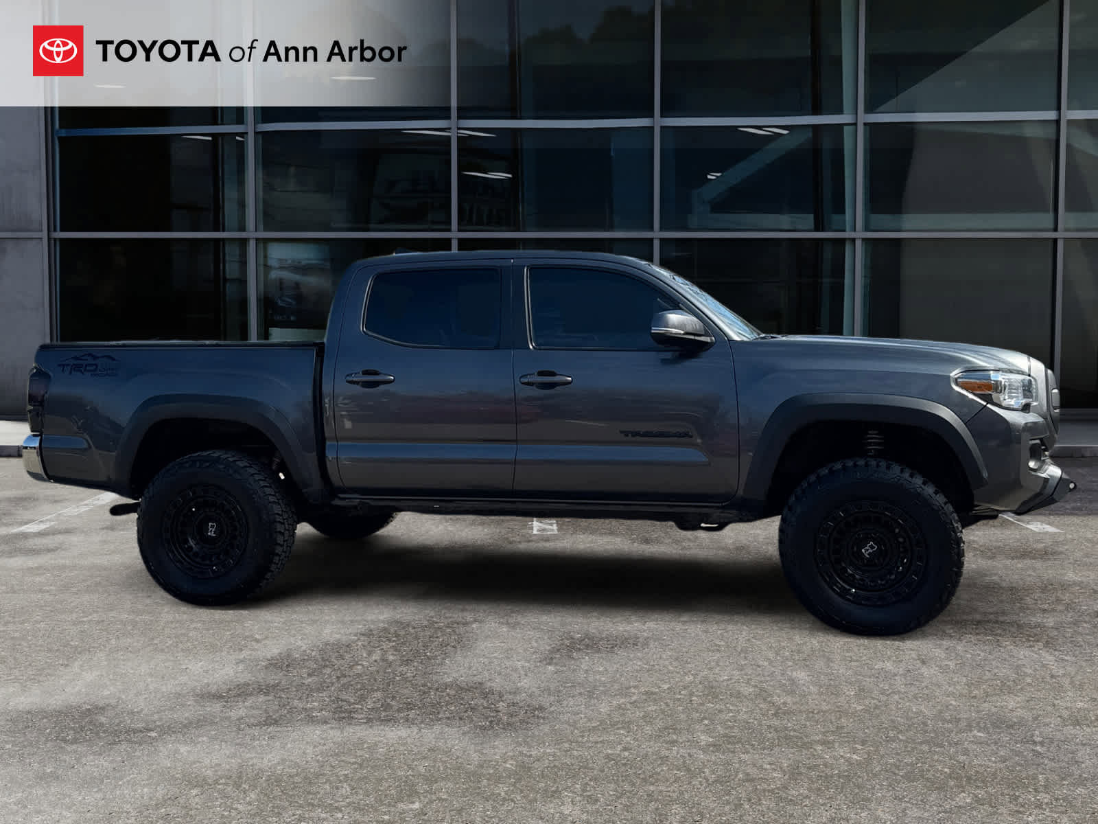 Used 2022 Toyota Tacoma TRD Off-Road AWD/4WD image 10