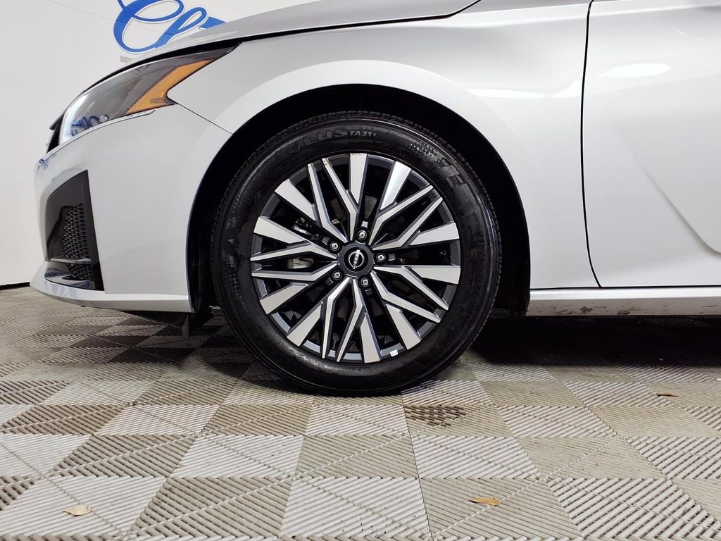 Used 2025 Nissan Altima 2.5 SV FWD image 7