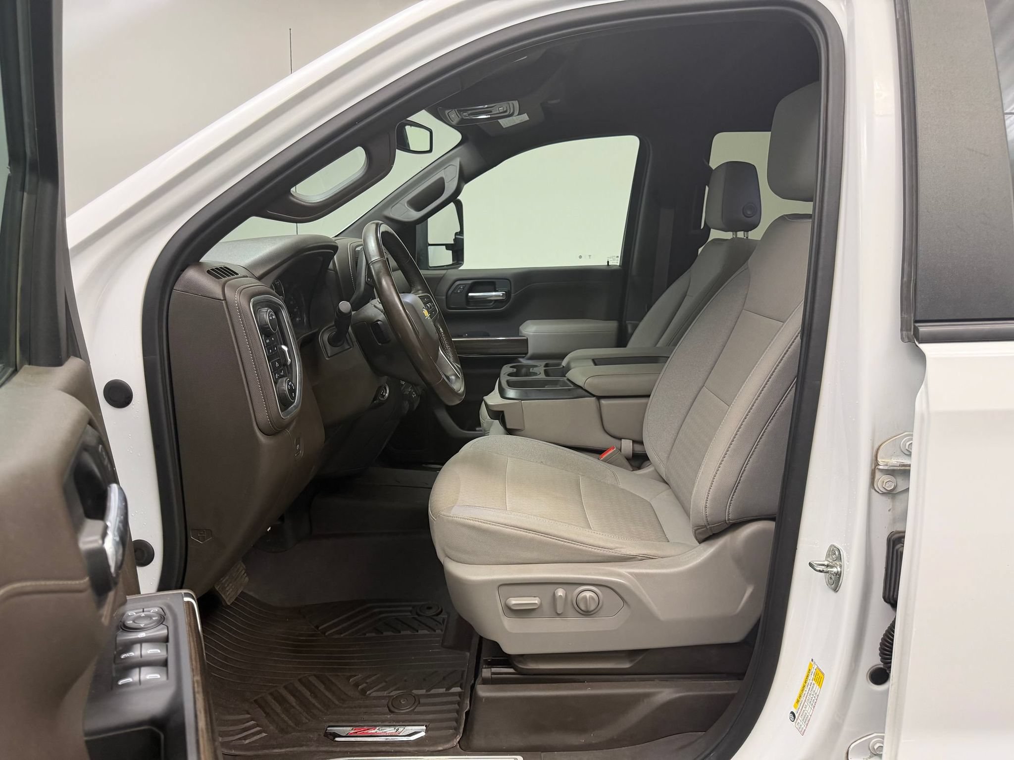 Used 2021 Chevrolet Silverado 1500 LT AWD/4WD image 5