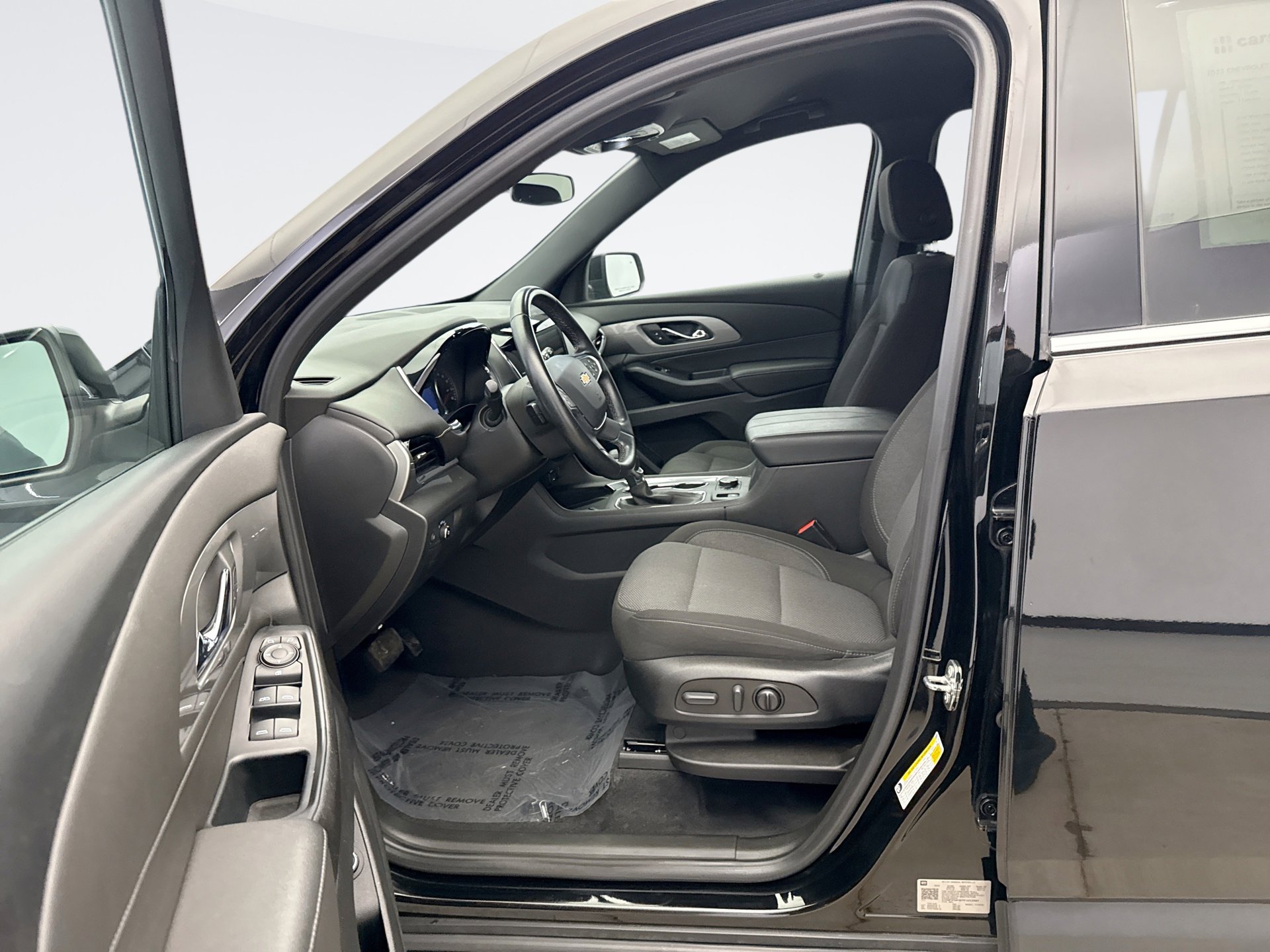 Used 2023 Chevrolet Traverse LT image 10